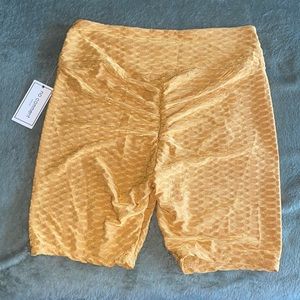 NWT High-Waisted Scrunch Butt Biker Shorts Gold Textured Activewear XL
